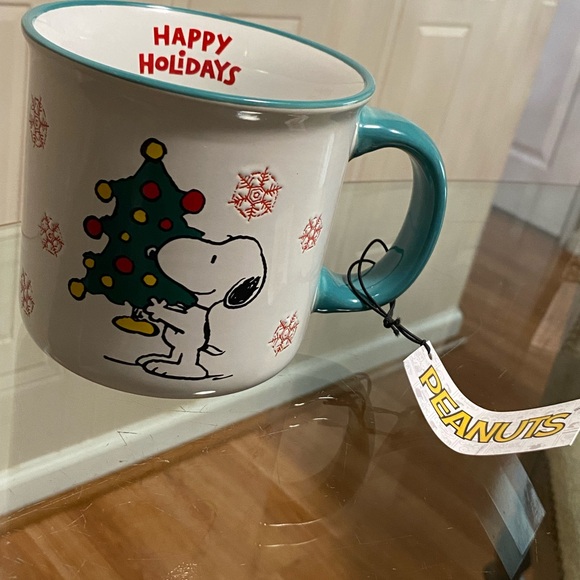 2024 Peanuts Snoopy & Christmas Tree Snowflakes Happy Holidays 21 oz Mug NWT! - Picture 3 of 6